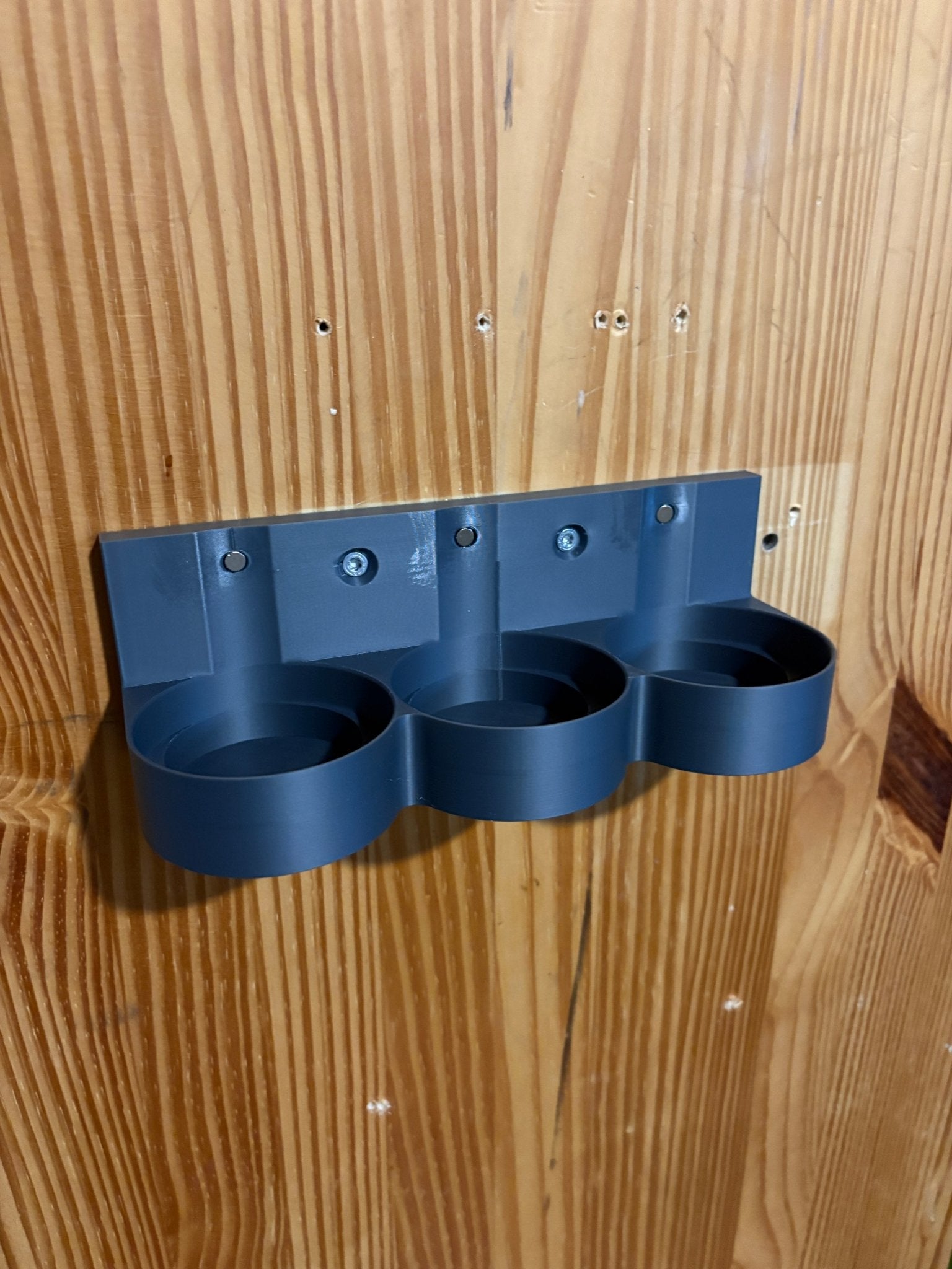 Wandhalter für Spraydosen mit Magnet – flexibel & sicher - Handmade - Factory